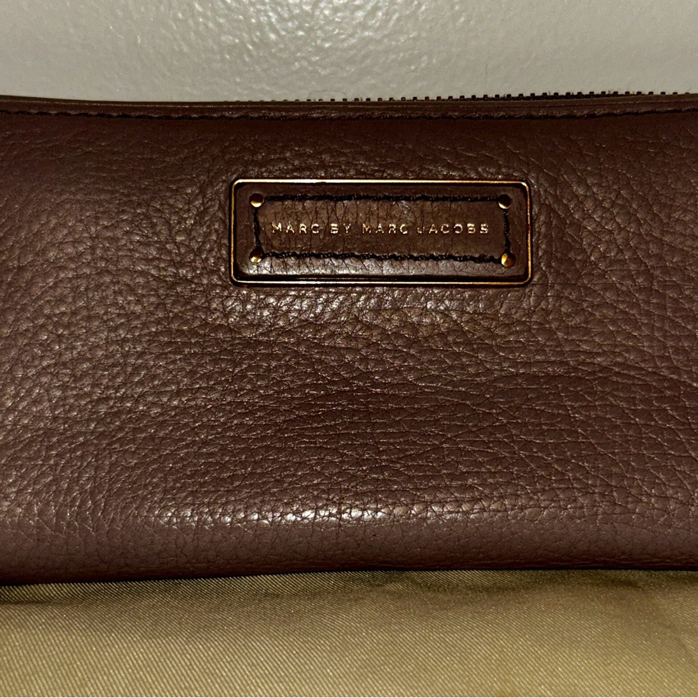 Clean Vintage Marc by Marc Jacobs Q
Slim Zip Around Wallet - Picture 3 of 10